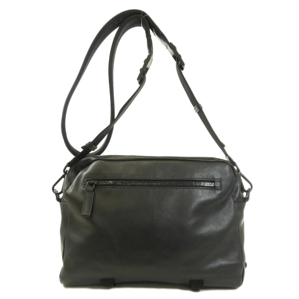 Prada shoulder bag leather plate logo